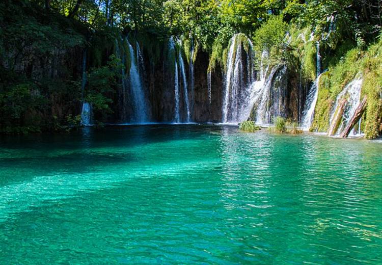 potret Plitvice Lakes National Park (commons.wikimedia.org/Tesla Delacroix)